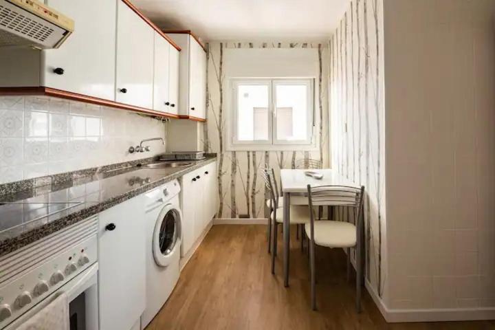Apartamento Ezcurdia 22 Playa De San Lorenzo Primera Linea Gijón Eksteriør billede