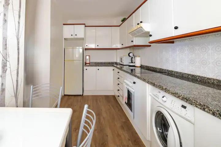 Apartamento Ezcurdia 22 Playa De San Lorenzo Primera Linea Gijón Eksteriør billede